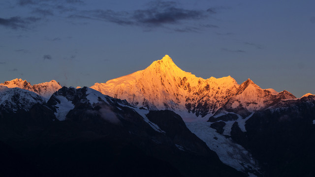 日照金山
