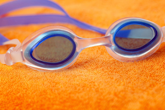 游泳眼鏡