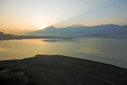 在湖心島日出