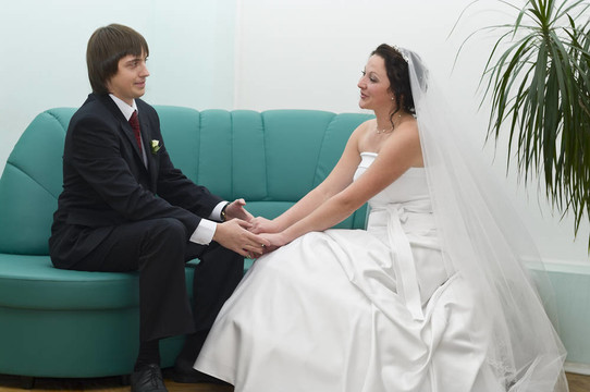 年輕的新婚夫婦