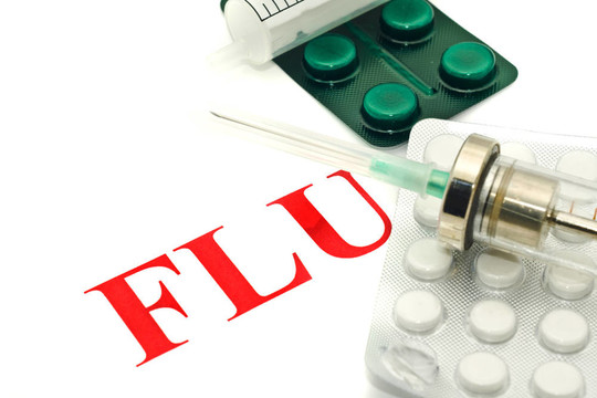 H1N1豬流感警告-在白色藥片和注射器