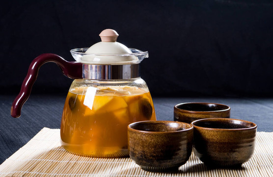 中國水果茶和杯子