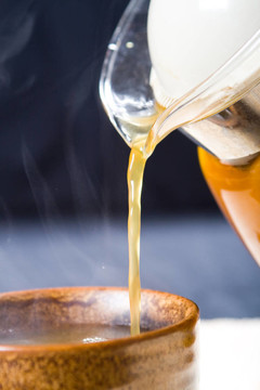倒茶