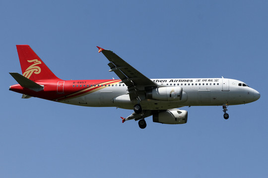 深航空客A320降落