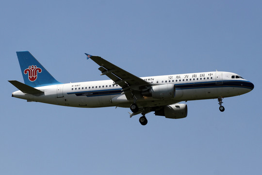 南航空客A320降落