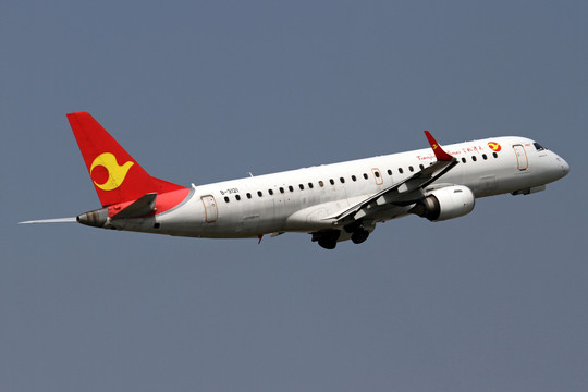 天津航空飛機(jī)起飛
