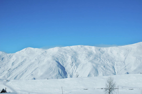 冬天的雪格魯吉亞下山；Gudauri