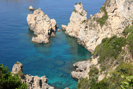 希臘。Corfu；Paleokastrica；海岸