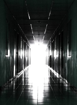 隧道盡頭的光