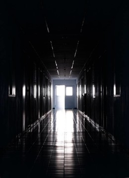隧道盡頭的光