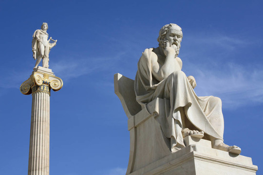 Athens Socrates和阿波羅的雕像；
