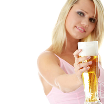 年輕帥氣的金發(fā)和啤酒