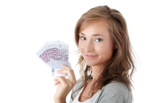 持有歐元貨幣的女性