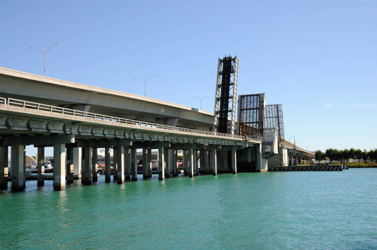 在比斯坎灣開啟橋；邁阿密，佛羅里達(dá)州