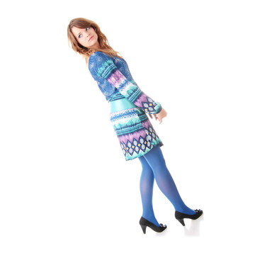 穿藍(lán)色衣服的少女