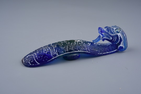 琉璃 戰(zhàn)國五彩龍頭帶鉤琉璃