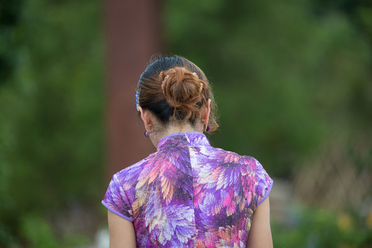 女人 背影