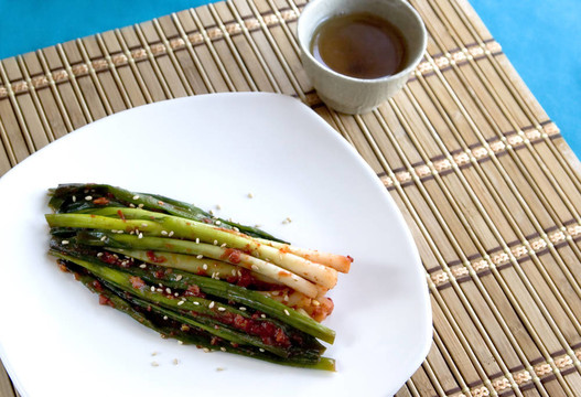 茶和洋蔥泡菜。