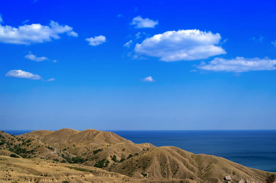 Hills和大海。