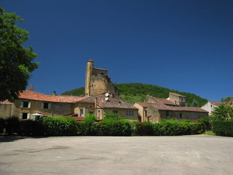 圣前村；教堂