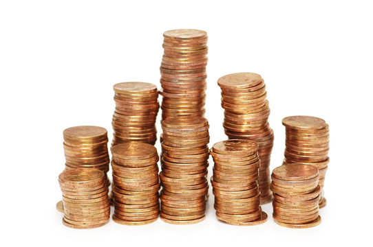 白色金幣上的成堆