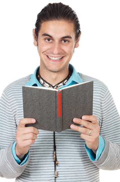 青少年閱讀一本書