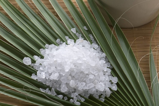 沐浴鹽和棕櫚葉
