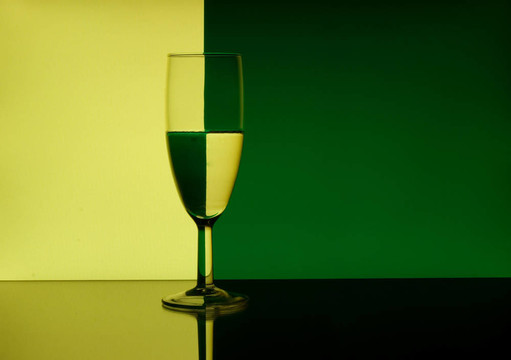 酒玻璃折射圖案