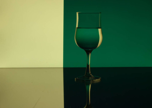 酒玻璃折射圖案