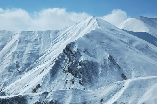 冬天雪下的群山