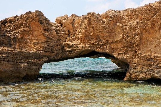 海水中的風(fēng)景拱巖