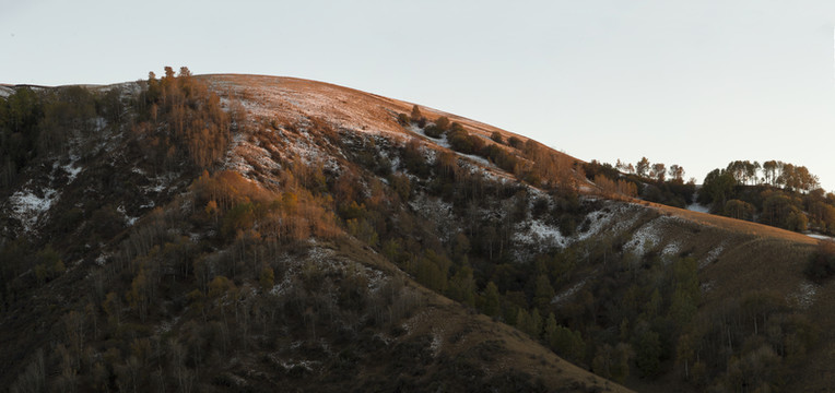 雪山秋景