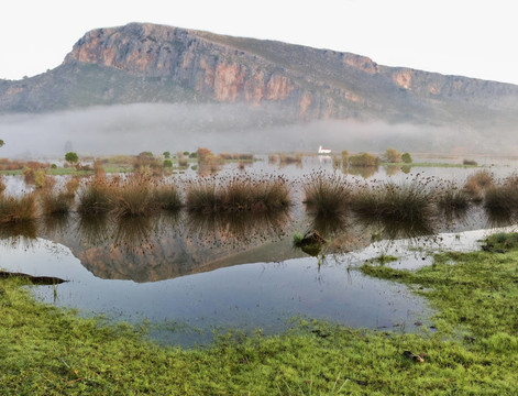 在prokopos湖教堂
