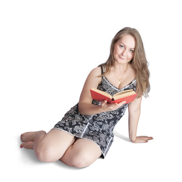 帶書的年輕女人