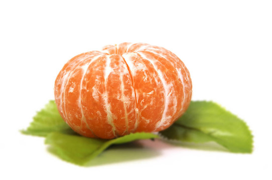 孤立的Tangerine夜店與白色背景上的葉子