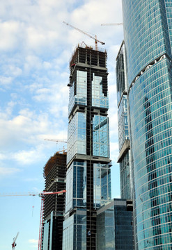用玻璃建造摩天大樓；莫斯科市莫斯科市國際商務中心綜合體的鋼鐵和混凝土