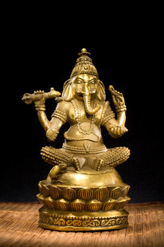 雕像的偶像主Ganesh祝福大家