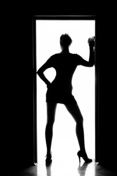 一個(gè)美麗的年輕女人的輪廓
