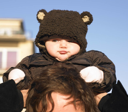婴儿穿熊外套