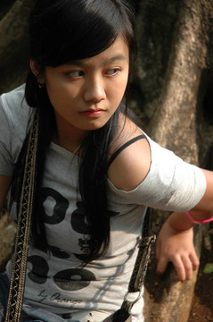 年輕的女士尋找的東西