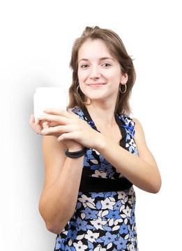 白toilletries容器的女孩