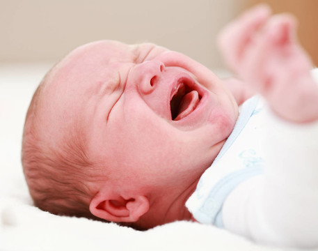 哭泣的嬰兒