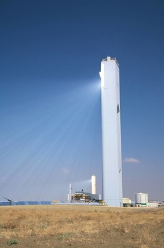 高塔反射太陽光