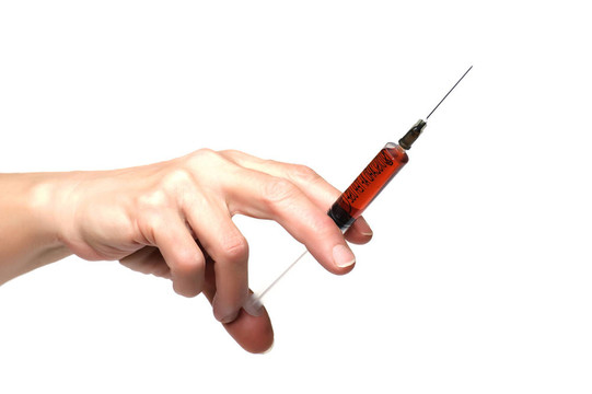 注射器在手