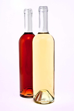 白葡萄酒和紅葡萄酒瓶