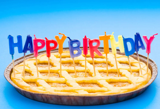 生日蛋糕上的生日蠟燭