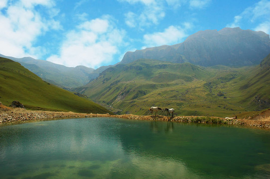 湖泊與山脈景觀