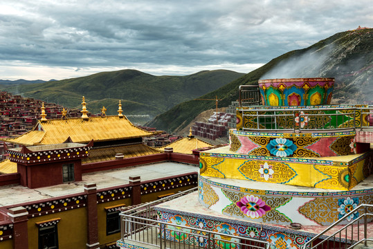 色達(dá)喇榮寺五明佛學(xué)院