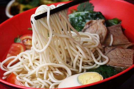 雞蛋牛肉面