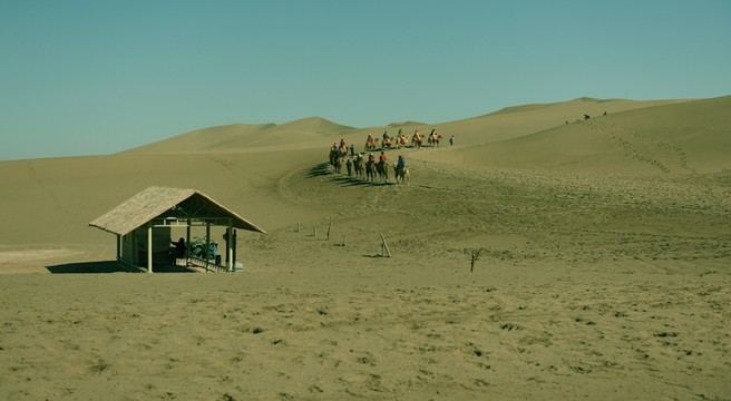 沙漠穿行